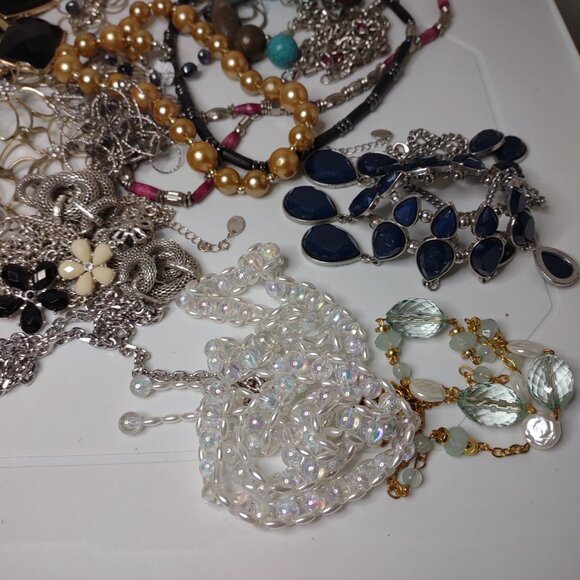 Lot Of Over 40 Necklaces Variety Necklace Lot Assorted Necklace Bundle NL24 - Picture 9 of 10